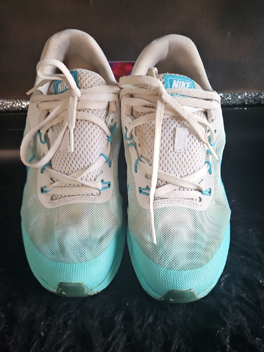 Nike Women's White and Teal Athletic Running Sneakers 6.5 Big Kids